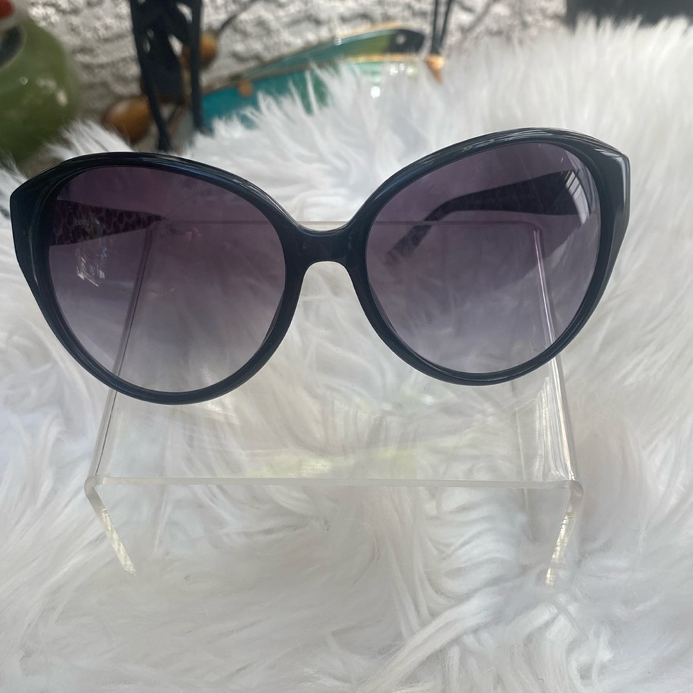 ▪️▪️BEBE BLACK W/RHINESTONS SUNGLASSES▪️▪️